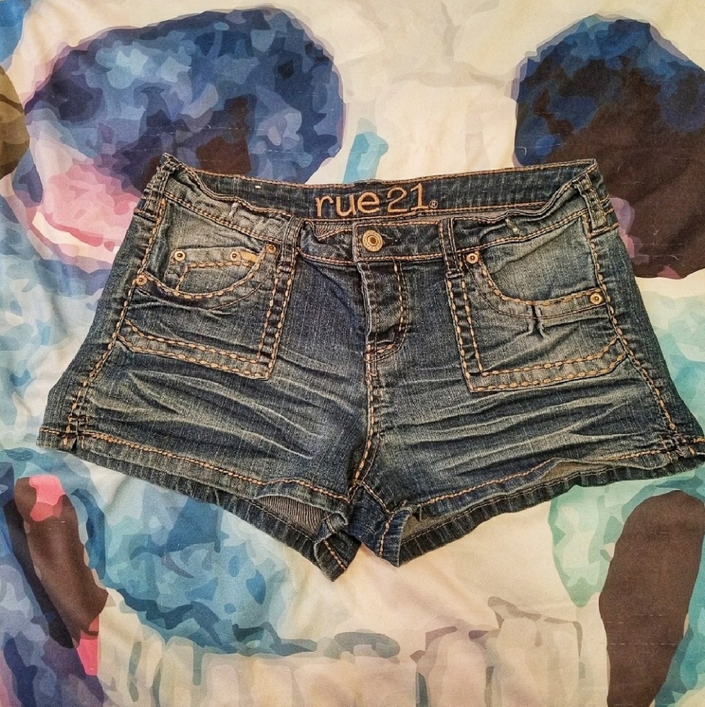 Cute buttonfly denim shorts